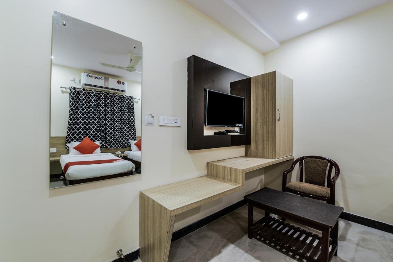 The Elite Inn Visakhapatnam Exterior photo